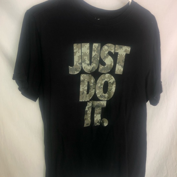 Nike black and camo tshirt - Picture 5 of 11